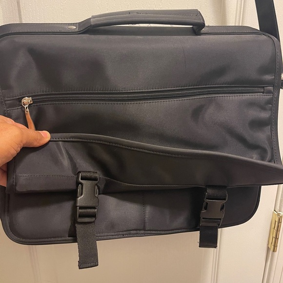 GUESS 90s Crossbody Bags for Women - Picture 4 of 16